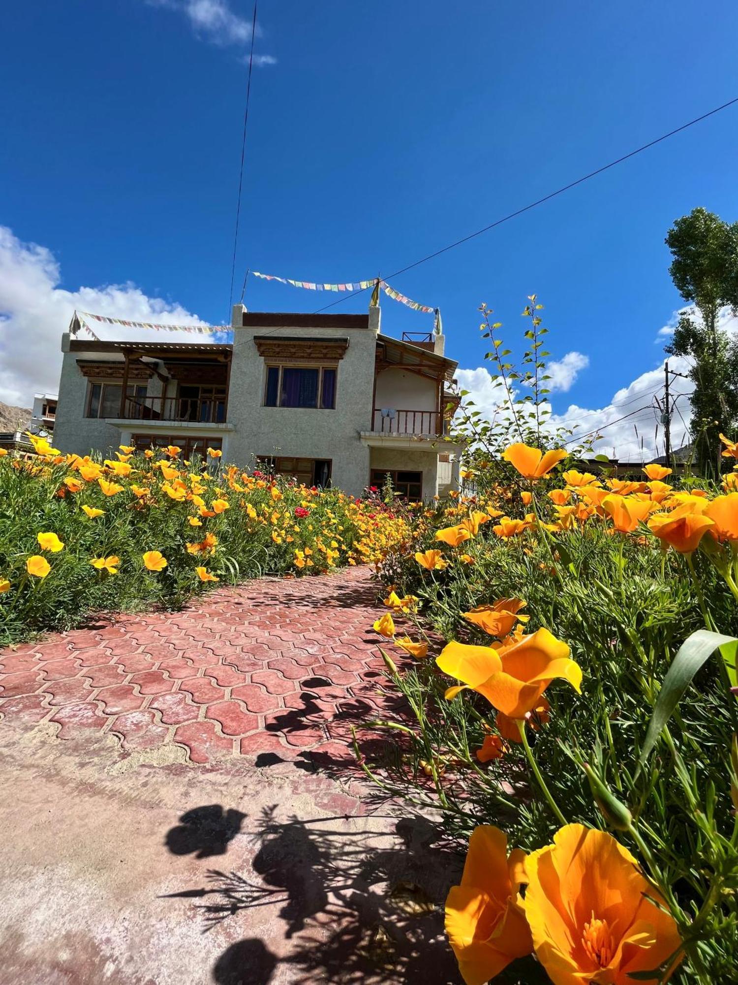 Chakzot Garden House Hotell Leh Exteriör bild